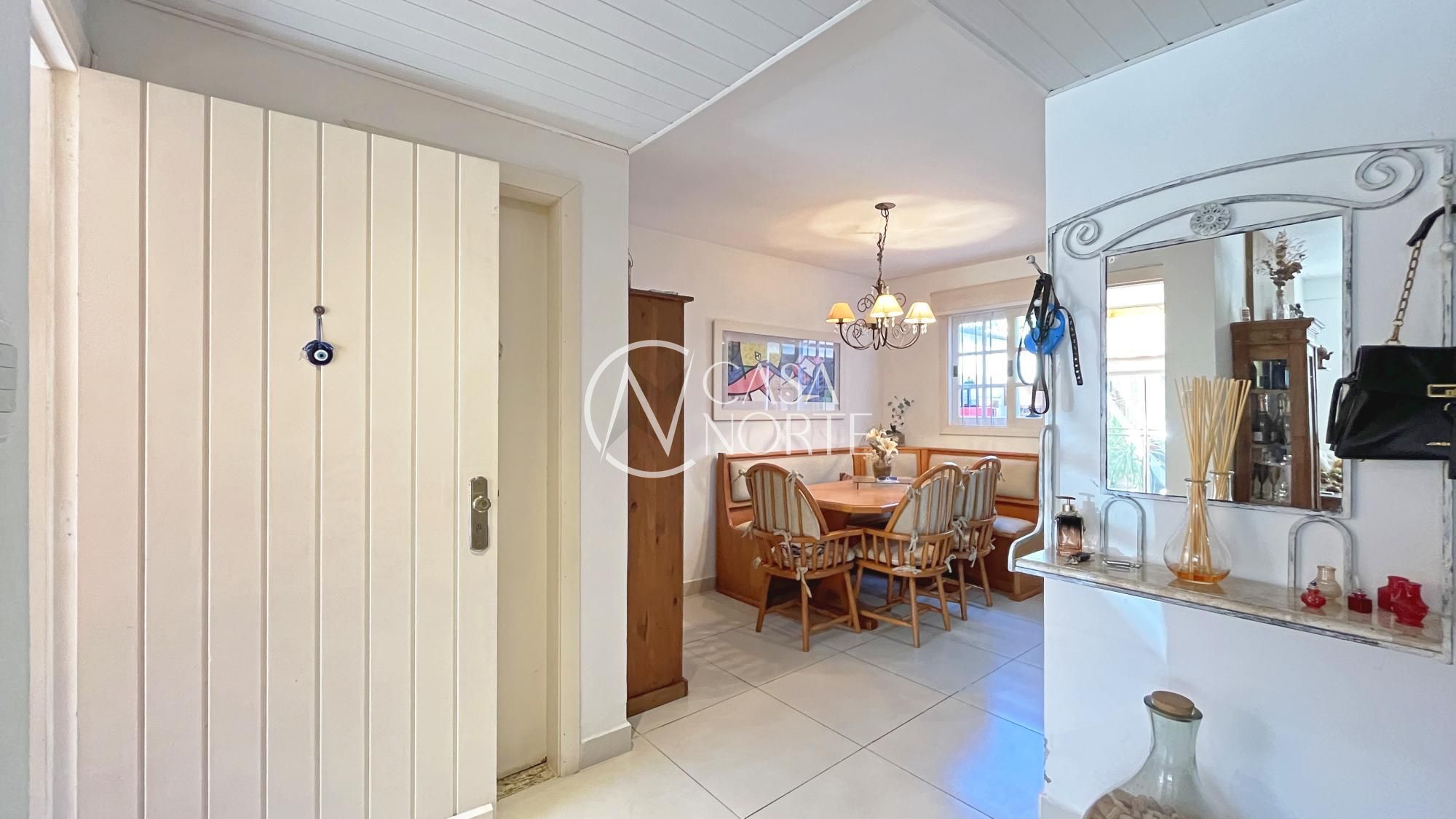 Casa de Condomínio à venda com 3 quartos, 162m², 1 suíte, 2 vagas, Rua Osório Mendes Ouriques no bairro Guarujá em Porto Alegre