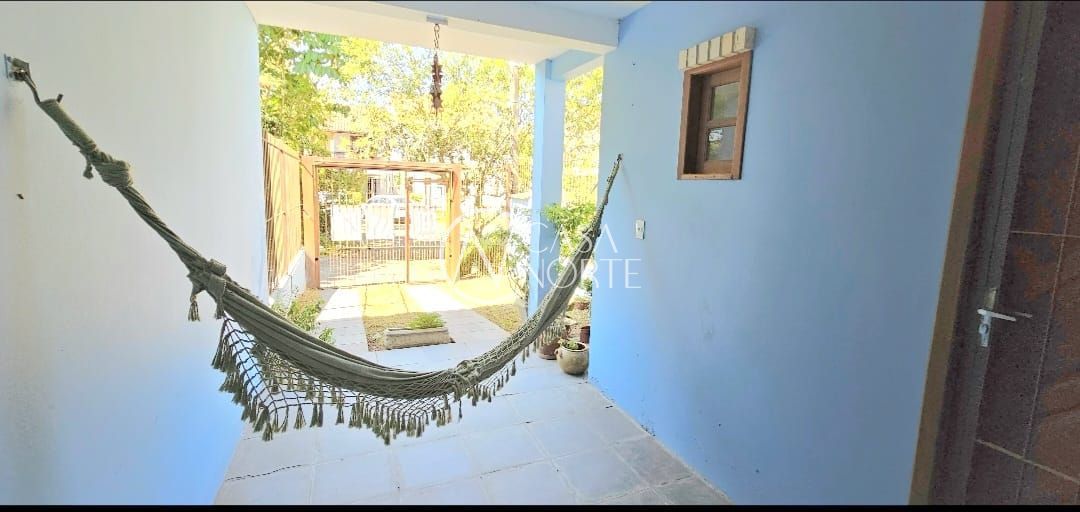 Casa à venda com 2 quartos, 77m², 2 vagas, Rua Maria Lourdes Willms no bairro Hípica em Porto Alegre