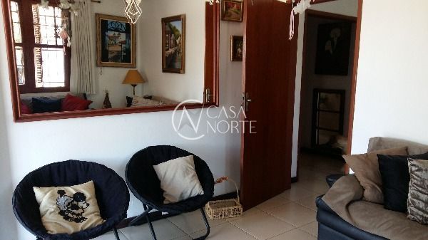 Casa à venda com 2 quartos, 128m², 6 vagas, Avenida Silva Paes no bairro Medianeira em Porto Alegre