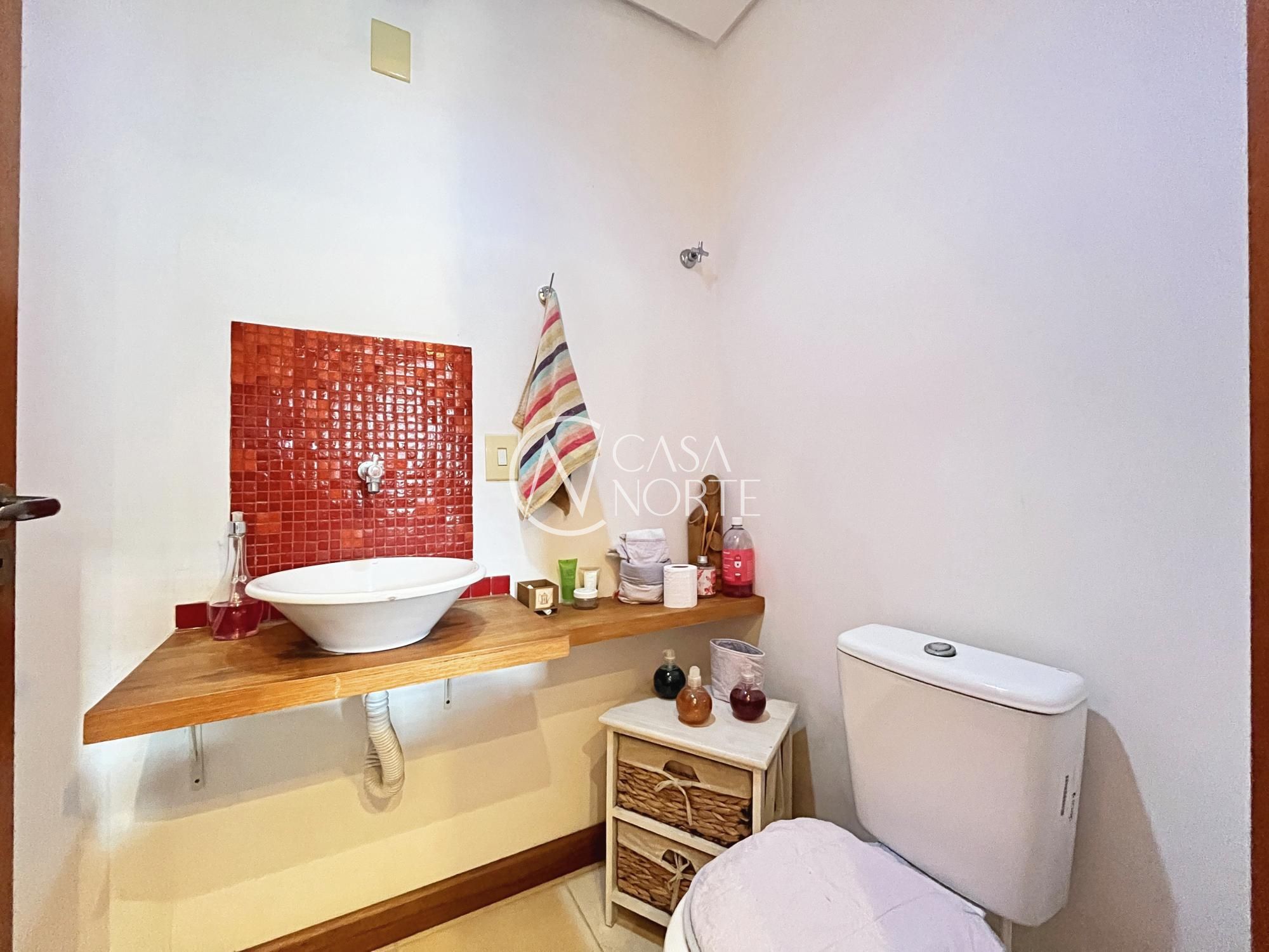 Casa à venda com 3 quartos, 160m², 1 suíte, 2 vagas, Rua Carlos Maximiliano Fayet no bairro Hípica em Porto Alegre