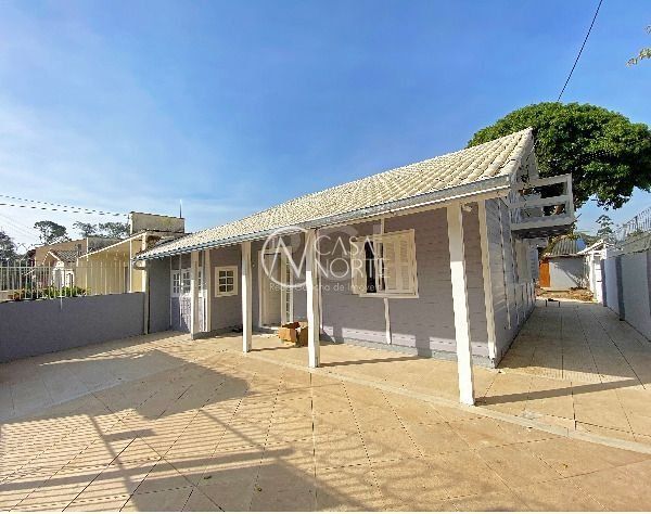 Casa à venda com 3 quartos, 101m², 1 suíte, 3 vagas, Rua dos Guenoas no bairro Guarujá em Porto Alegre