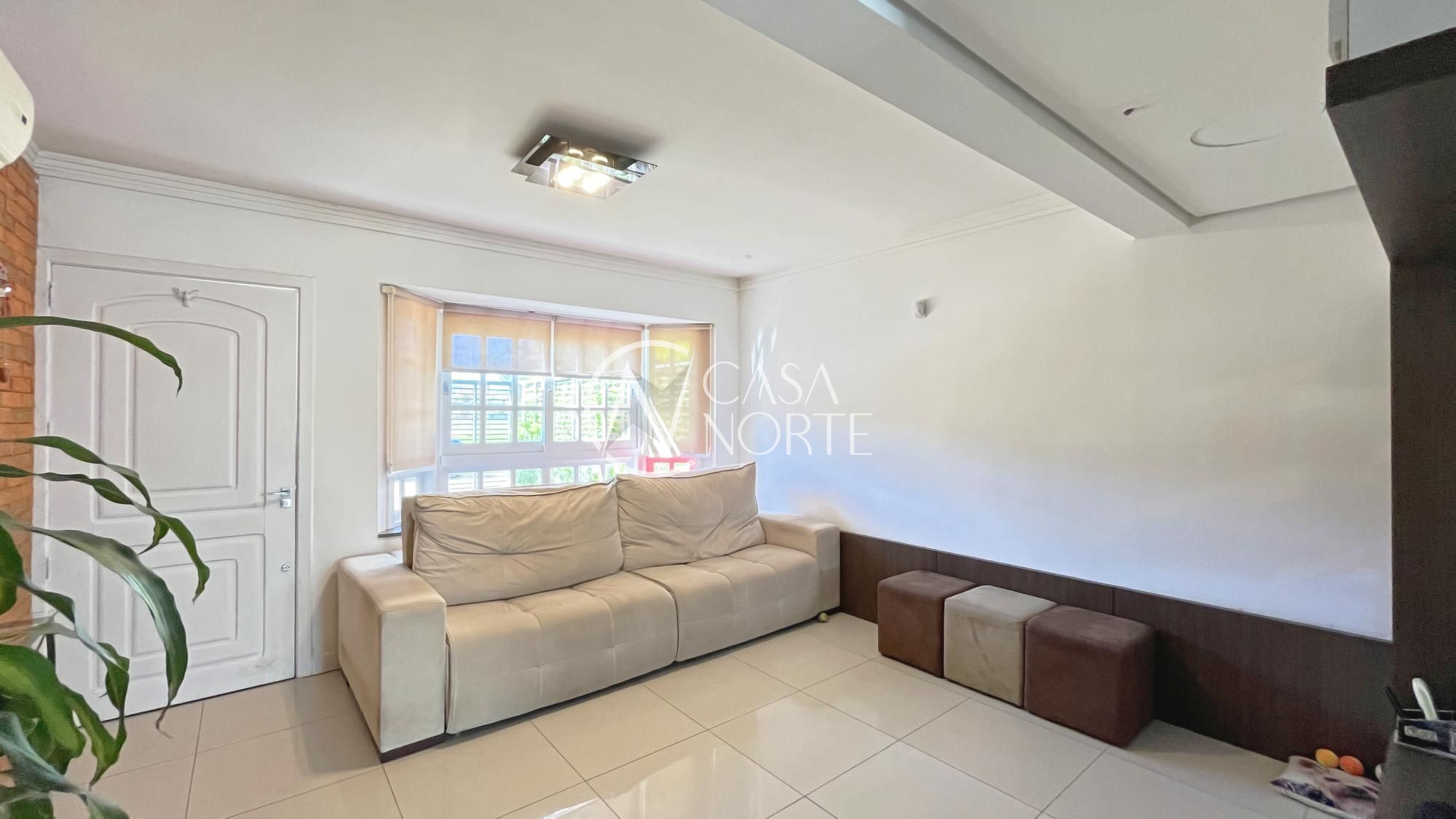 Casa à venda com 3 quartos, 133m², 1 suíte, 2 vagas, Rua Ivo Walter Kern no bairro Hípica em Porto Alegre