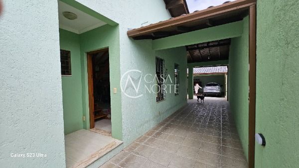 Casa à venda com 3 quartos, 200m², 1 suíte, 4 vagas, Rua Marquês do Maricá no bairro Vila Nova em Porto Alegre