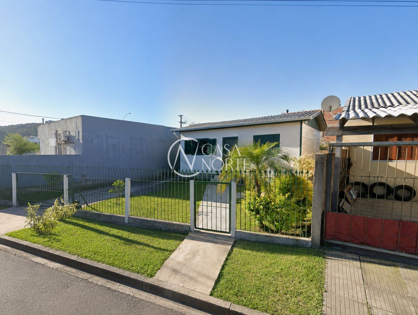 Terreno à venda  com 203m², Avenida Alcibiades Martins da Rocha no bairro Aberta dos Morros em Porto Alegre