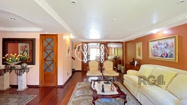 Casa à venda com 3 quartos, 340m², 3 suítes, 4 vagas, Rua Engenheiro Renato Costa Leite no bairro Ipanema em Porto Alegre