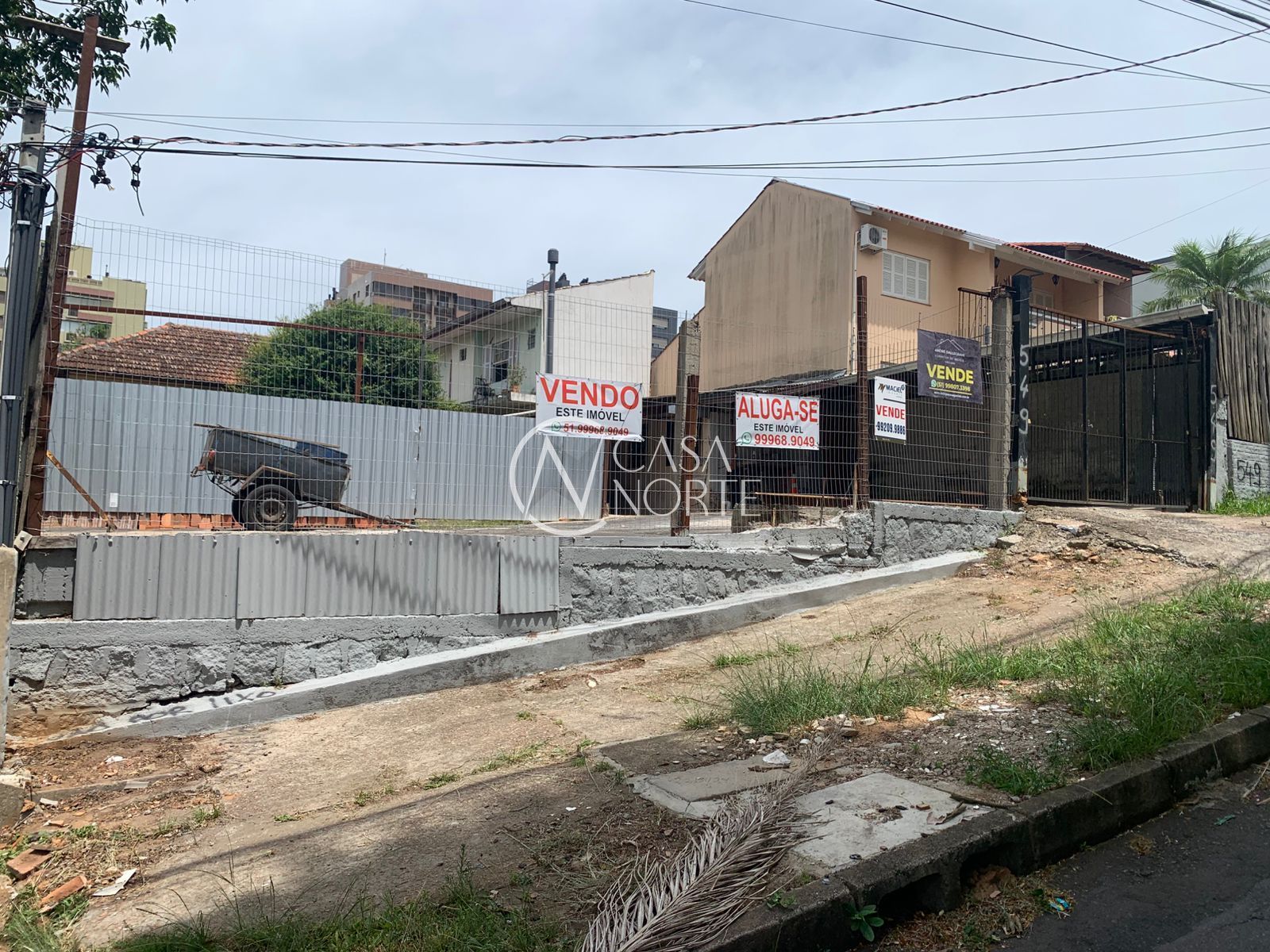 Terreno à venda  com 216m², Rua Marechal Hermes no bairro Camaquã em Porto Alegre