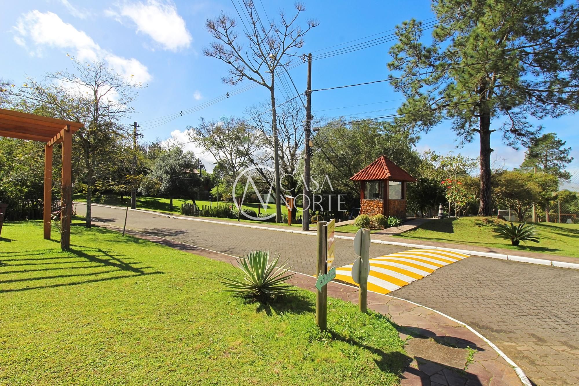 Terreno à venda  com 319m², Avenida Edgar Pires de Castro no bairro Hípica em Porto Alegre