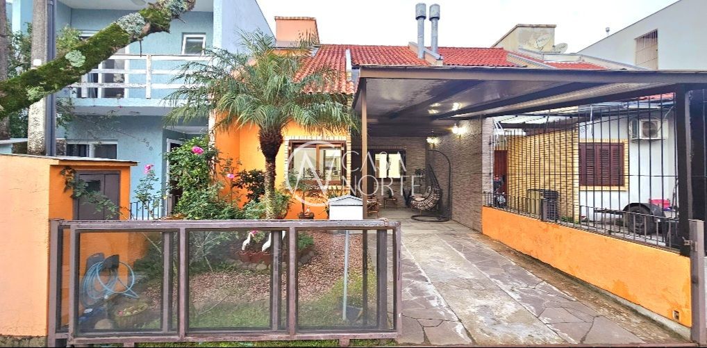 Casa à venda com 4 quartos, 104m², 2 vagas, Rua Alexandre de Gusmao no bairro Aberta dos Morros em Porto Alegre