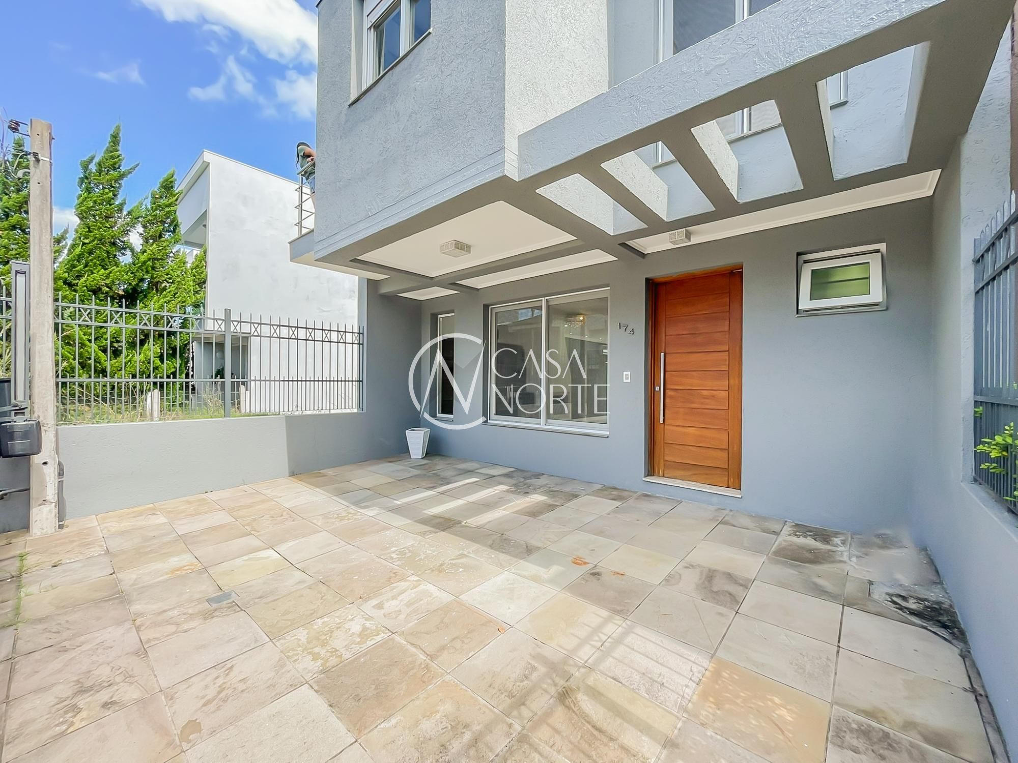 Casa à venda com 3 quartos, 159m², 1 suíte, 2 vagas, Rua Roberto Santini no bairro Hípica em Porto Alegre