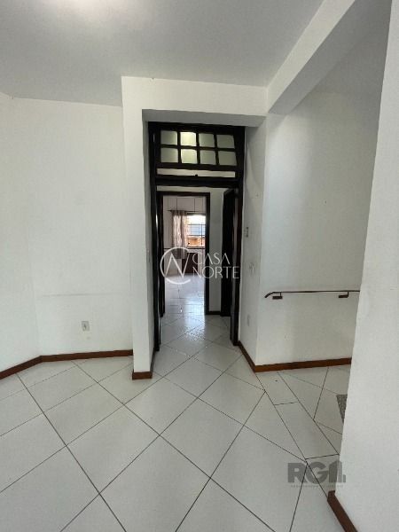 Casa à venda com 6 quartos, 280m², 2 suítes, 6 vagas, Rua Inhanduí no bairro Cristal em Porto Alegre