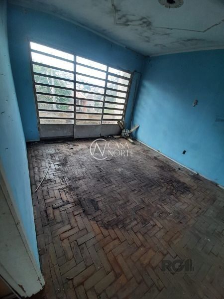 Casa à venda com 4 quartos, 200m², 1 suíte, 2 vagas, Rua Jaguari no bairro Cristal em Porto Alegre