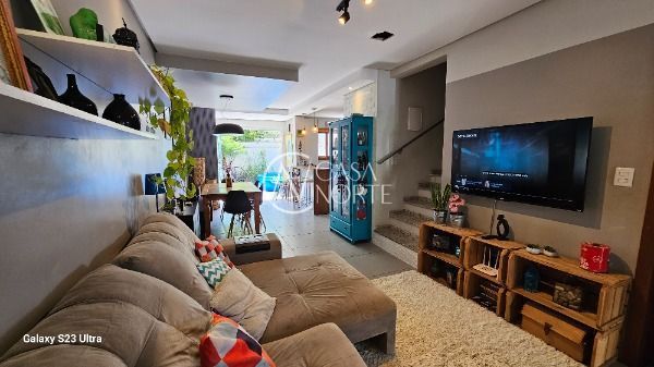 Casa à venda com 3 quartos, 120m², 1 suíte, 2 vagas, Rua Fernando Jorge Schneider no bairro Hípica em Porto Alegre