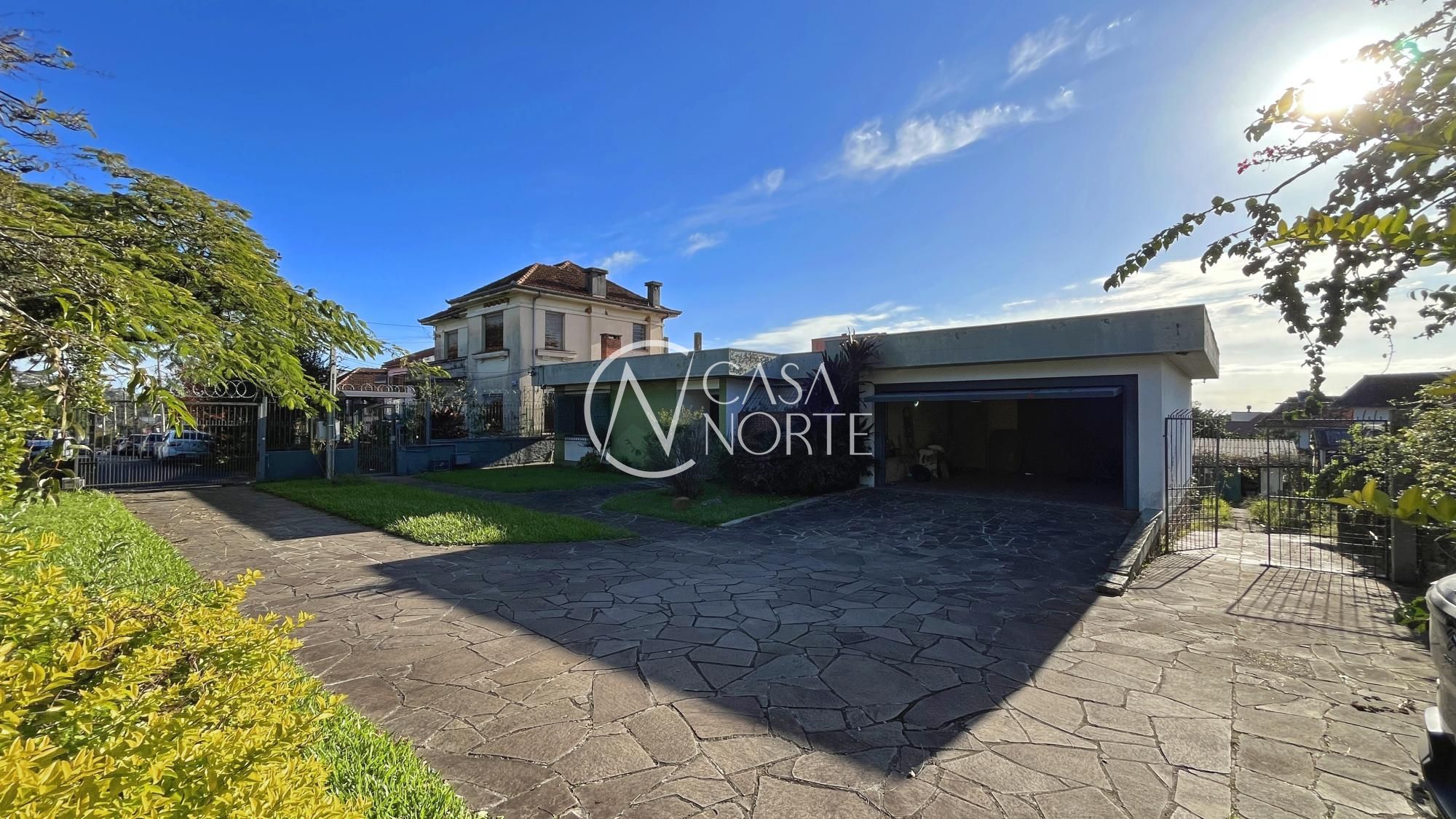 Casa à venda com 4 quartos, 1967m², 1 suíte, 2 vagas, Rua Domício da Gama no bairro Glória em Porto Alegre