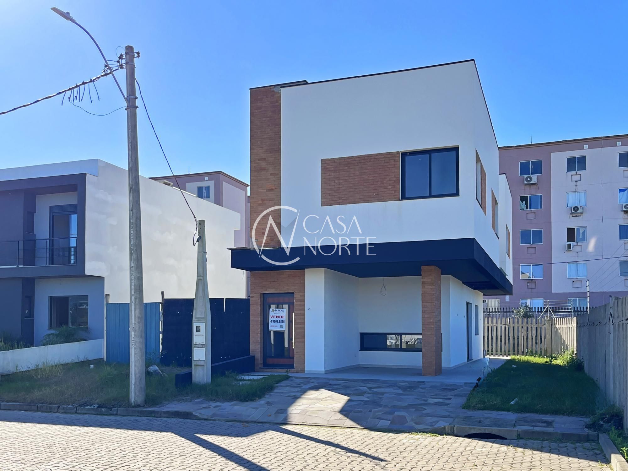 Casa à venda com 3 quartos, 173m², 1 suíte, 2 vagas, Rua Lucindo Antônio Bottin no bairro Hípica em Porto Alegre