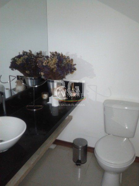 Casa à venda com 3 quartos, 160m², 1 suíte, 1 vaga, Rua Fernando Jorge Schneider no bairro Hípica em Porto Alegre