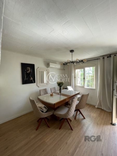 Casa à venda com 3 quartos, 91m², 1 suíte, 2 vagas, Rua Jóia no bairro Vila Nova em Porto Alegre