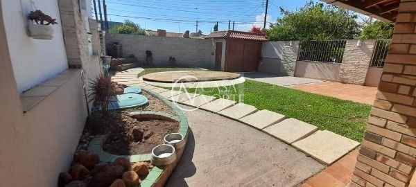 Casa à venda com 4 quartos, 374m², 1 suíte, 3 vagas, Rua Oiampi no bairro Guarujá em Porto Alegre