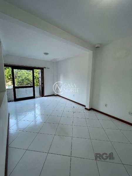 Casa à venda com 6 quartos, 280m², 2 suítes, 6 vagas, Rua Inhanduí no bairro Cristal em Porto Alegre