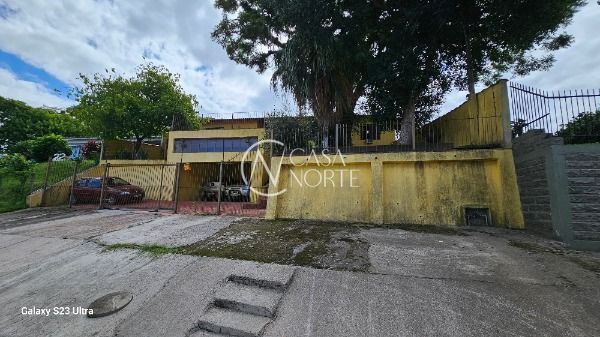 Casa à venda com 3 quartos, 200m², 1 suíte, 3 vagas, Rua Florêncio Farias no bairro Belém Novo em Porto Alegre