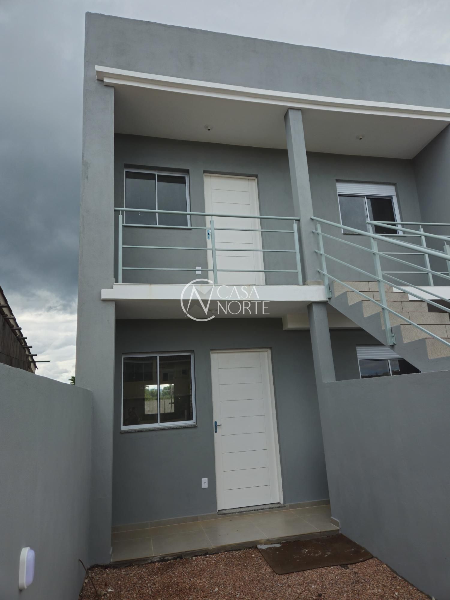 Casa à venda com 2 quartos, 55m², 2 vagas, Rua Joel Iuchno no bairro Restinga em Porto Alegre