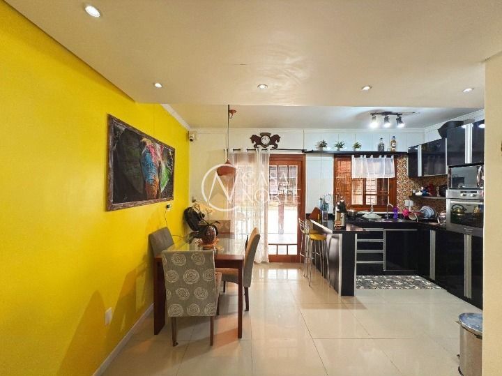 Casa de Condomínio à venda com 3 quartos, 80m², 1 suíte, 1 vaga, Avenida Edgar Pires de Castro no bairro Hípica em Porto Alegre