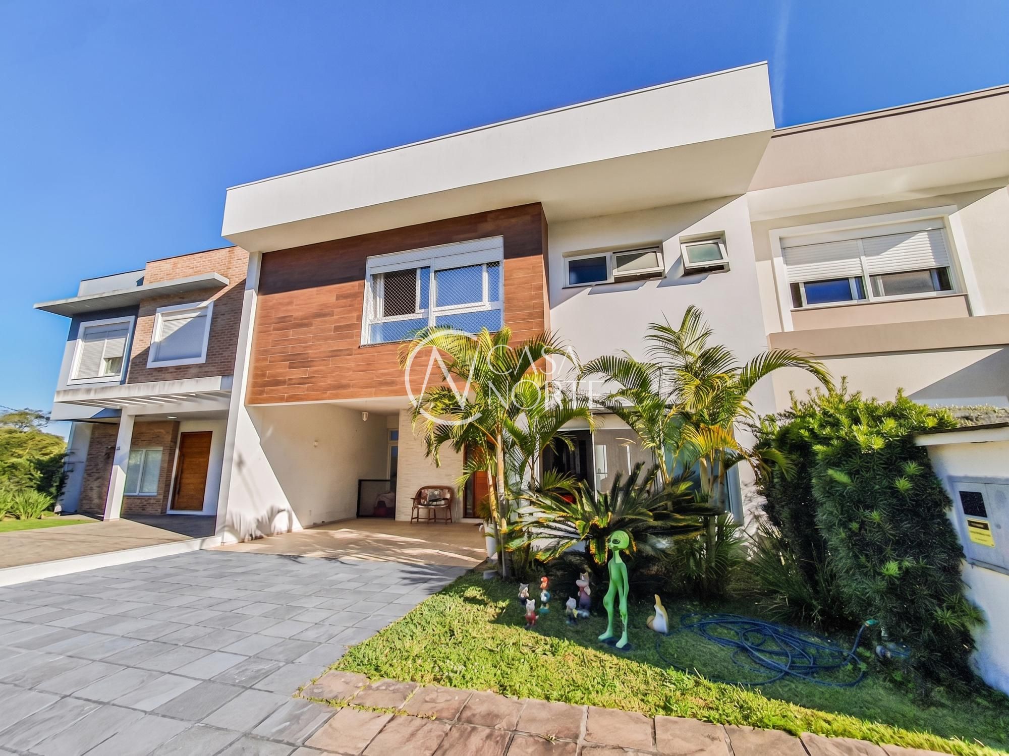Casa de Condomínio à venda com 3 quartos, 229m², 3 suítes, 4 vagas, Rua Ivo Walter Kern no bairro Hípica em Porto Alegre