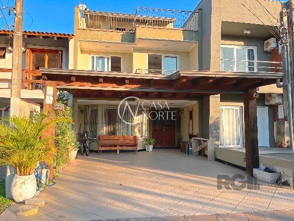 Casa à venda com 3 quartos, 169m², 1 suíte, 4 vagas, Rua Carlos Maximiliano Fayet no bairro Hípica em Porto Alegre