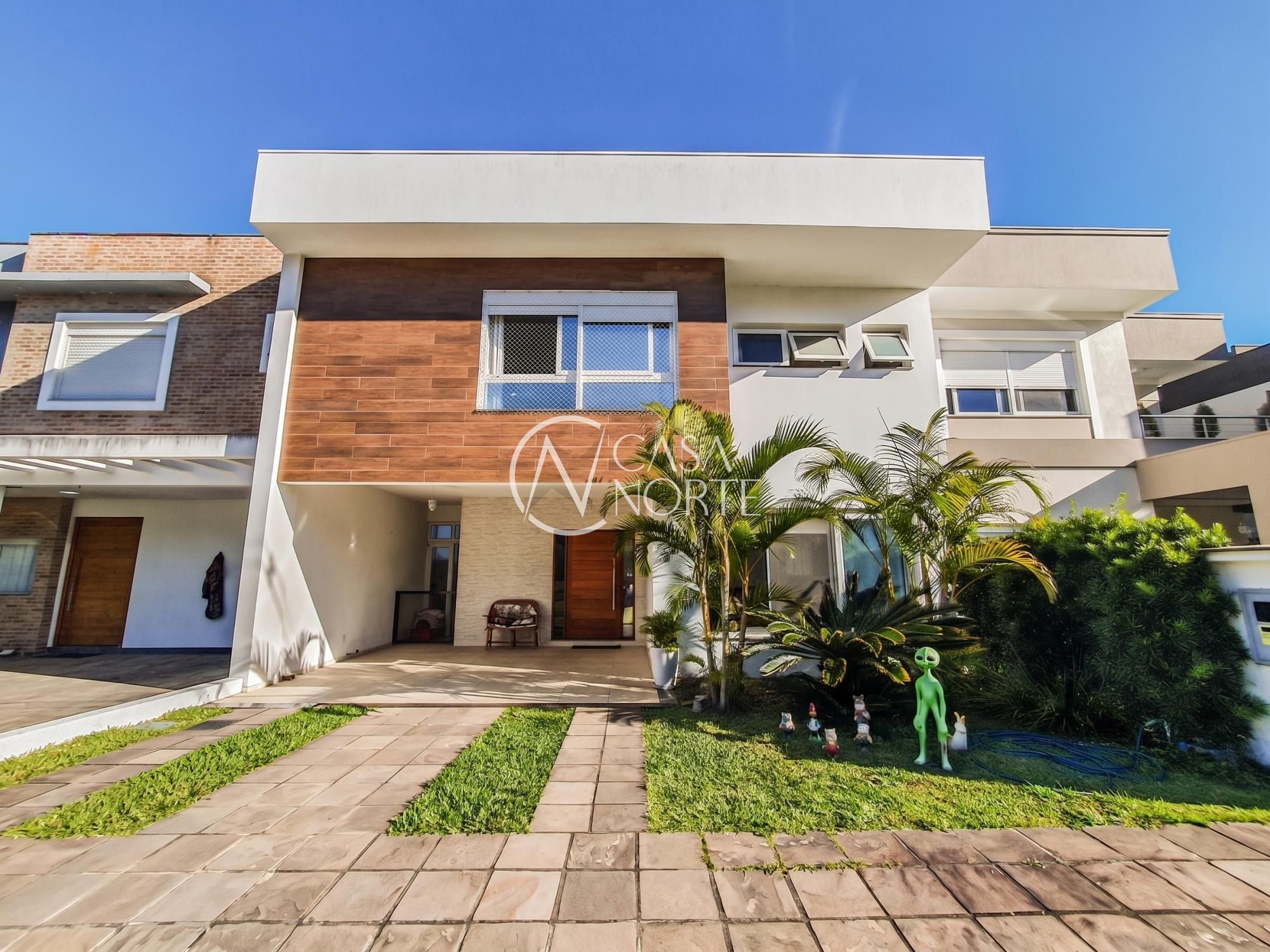 Casa de Condomínio à venda com 3 quartos, 229m², 3 suítes, 4 vagas, Rua Ivo Walter Kern no bairro Hípica em Porto Alegre