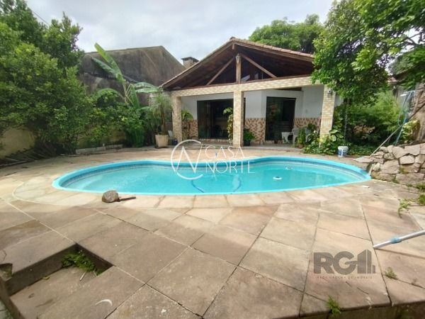 Casa à venda com 6 quartos, 325m², 2 suítes, 3 vagas, Avenida Tramandaí no bairro Ipanema em Porto Alegre