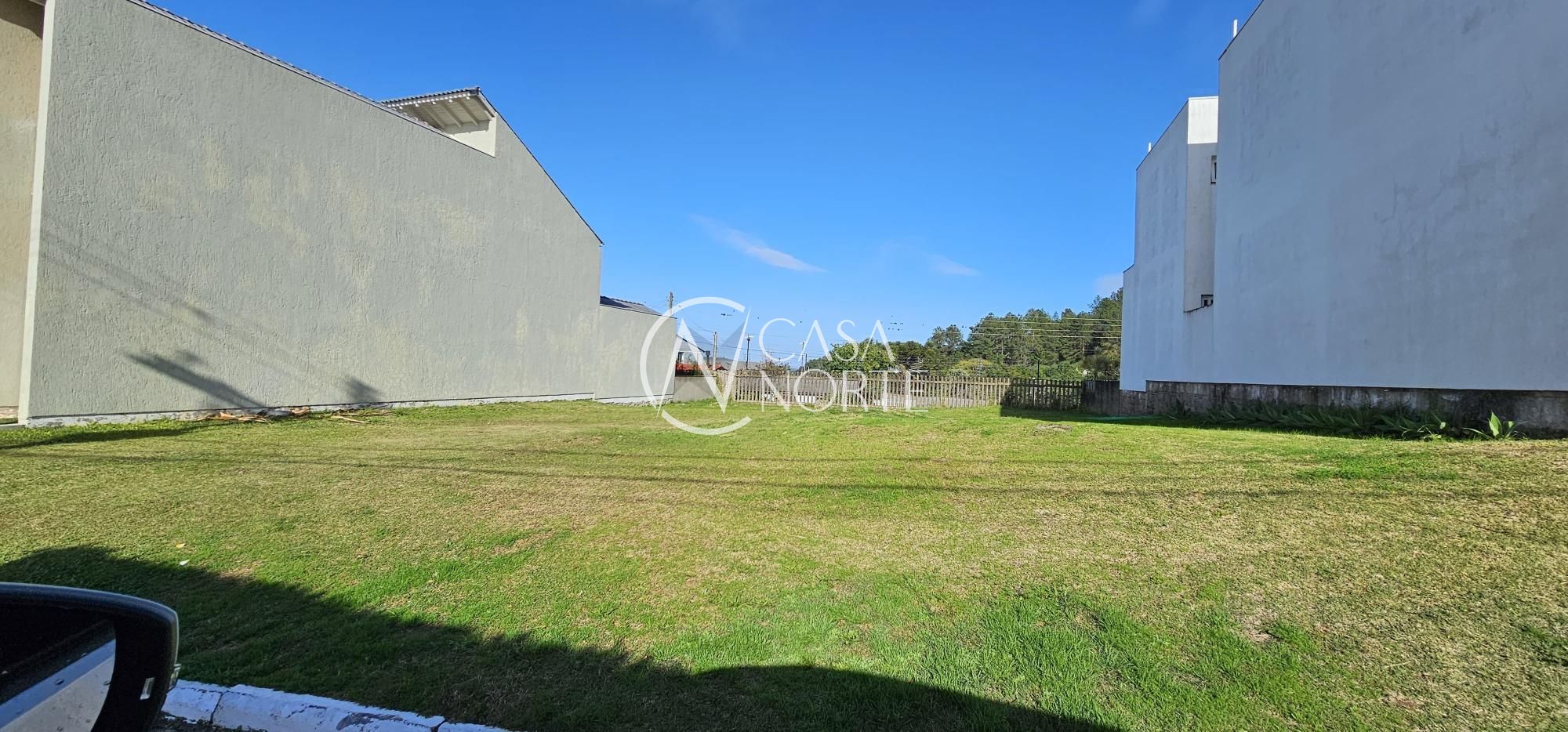 Terreno à venda  com 319m², Avenida Edgar Pires de Castro no bairro Hípica em Porto Alegre