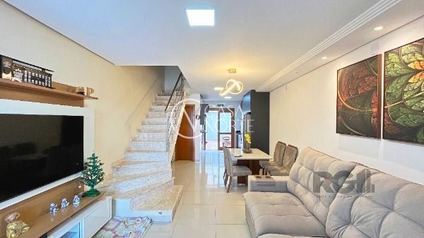 Casa à venda com 2 quartos, 109m², 2 suítes, 2 vagas, Rua Antônio Carlos Ribeiro no bairro Guarujá em Porto Alegre