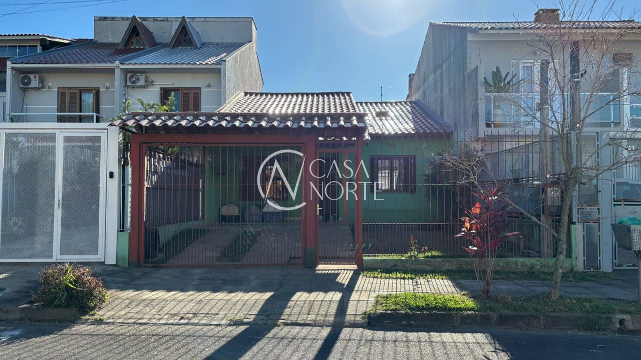 Casa à venda com 3 quartos, 96m², 1 suíte, 2 vagas, Rua Nestor José Nitschke no bairro Guarujá em Porto Alegre