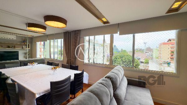 Apartamento à venda com 3 quartos, 92m², 1 suíte, 1 vaga, Rua São Manoel no bairro Rio Branco em Porto Alegre