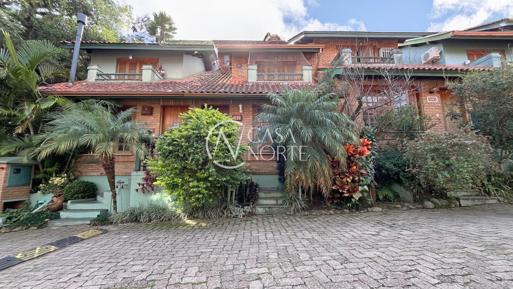 Casa à venda com 2 quartos, 95m², 1 vaga, Avenida da Cavalhada no bairro Cavalhada em Porto Alegre