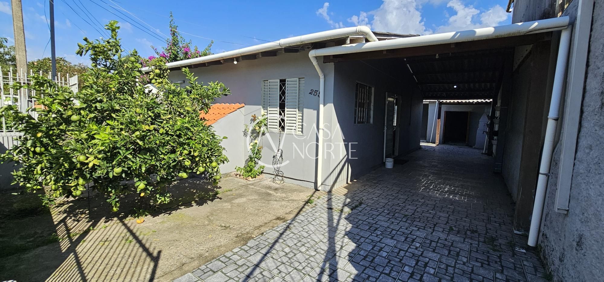 Casa à venda com 2 quartos, 100m², 3 vagas, Rua Albertina Paz no bairro Restinga em Porto Alegre