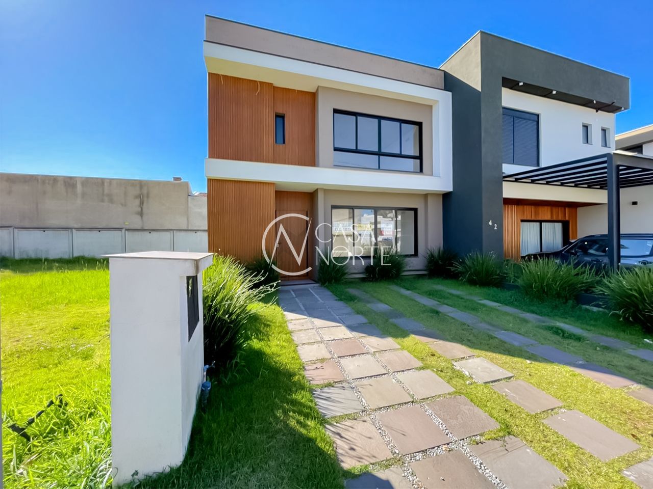 Casa de Condomínio à venda com 3 quartos, 147m², 3 suítes, 2 vagas, Rua Sinai no bairro Ipanema em Porto Alegre