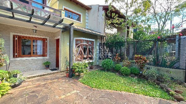 Casa à venda com 3 quartos, 140m², 1 suíte, 2 vagas, Rua Irany de Oliveira Santanna no bairro Hípica em Porto Alegre