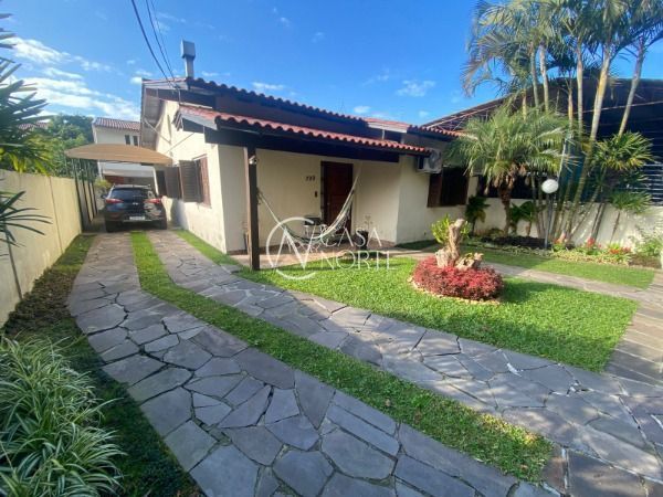 Casa à venda com 3 quartos, 300m², 1 suíte, 2 vagas, Rua Marcirio da Silva Barbosa no bairro Aberta dos Morros em Porto Alegre