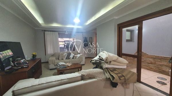 Casa à venda com 3 quartos, 251m², 1 suíte, 2 vagas, Rua Ladislau Neto no bairro Ipanema em Porto Alegre