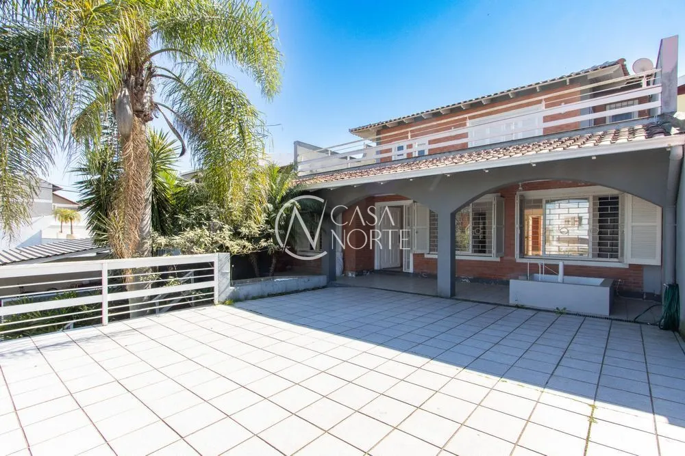 Casa à venda com 4 quartos, 222m², 3 suítes, 4 vagas, Avenida Celestino Bertolucci no bairro Hípica em Porto Alegre