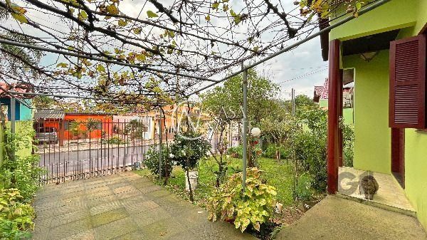 Casa à venda com 2 quartos, 150m², 2 vagas, Travessa Andre Primo Biazetto no bairro Ipanema em Porto Alegre