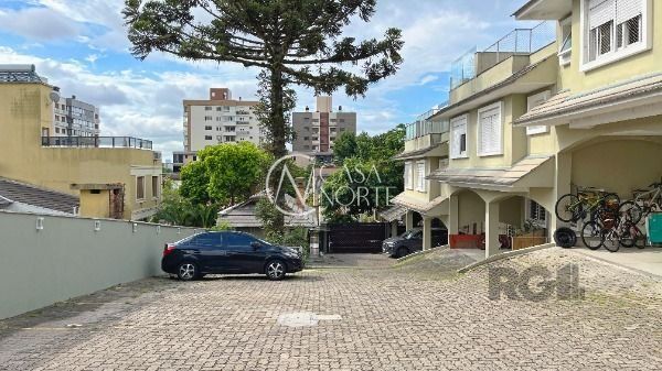 Casa de Condomínio à venda com 4 quartos, 210m², 3 suítes, 2 vagas, Rua Doutor Mário Totta no bairro Tristeza em Porto Alegre