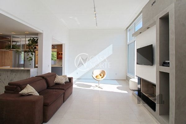 Casa à venda com 3 quartos, 155m², 3 suítes, 4 vagas, Rua Luiz Delfino no bairro Espírito Santo em Porto Alegre