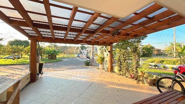 Casa à venda com 3 quartos, 169m², 1 suíte, 4 vagas, Rua Carlos Maximiliano Fayet no bairro Hípica em Porto Alegre