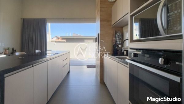 Casa à venda com 3 quartos, 127m², 1 suíte, 3 vagas, Rua Embira no bairro Hípica em Porto Alegre