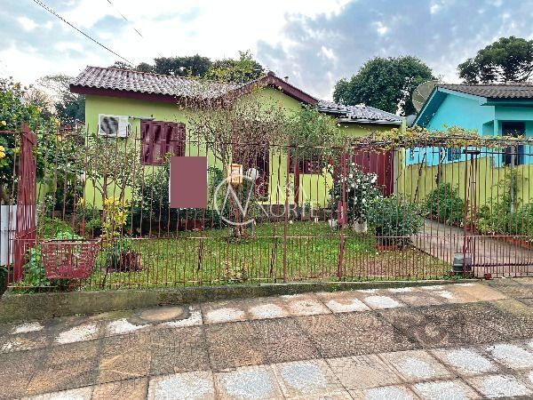 Casa à venda com 2 quartos, 150m², 2 vagas, Travessa Andre Primo Biazetto no bairro Ipanema em Porto Alegre