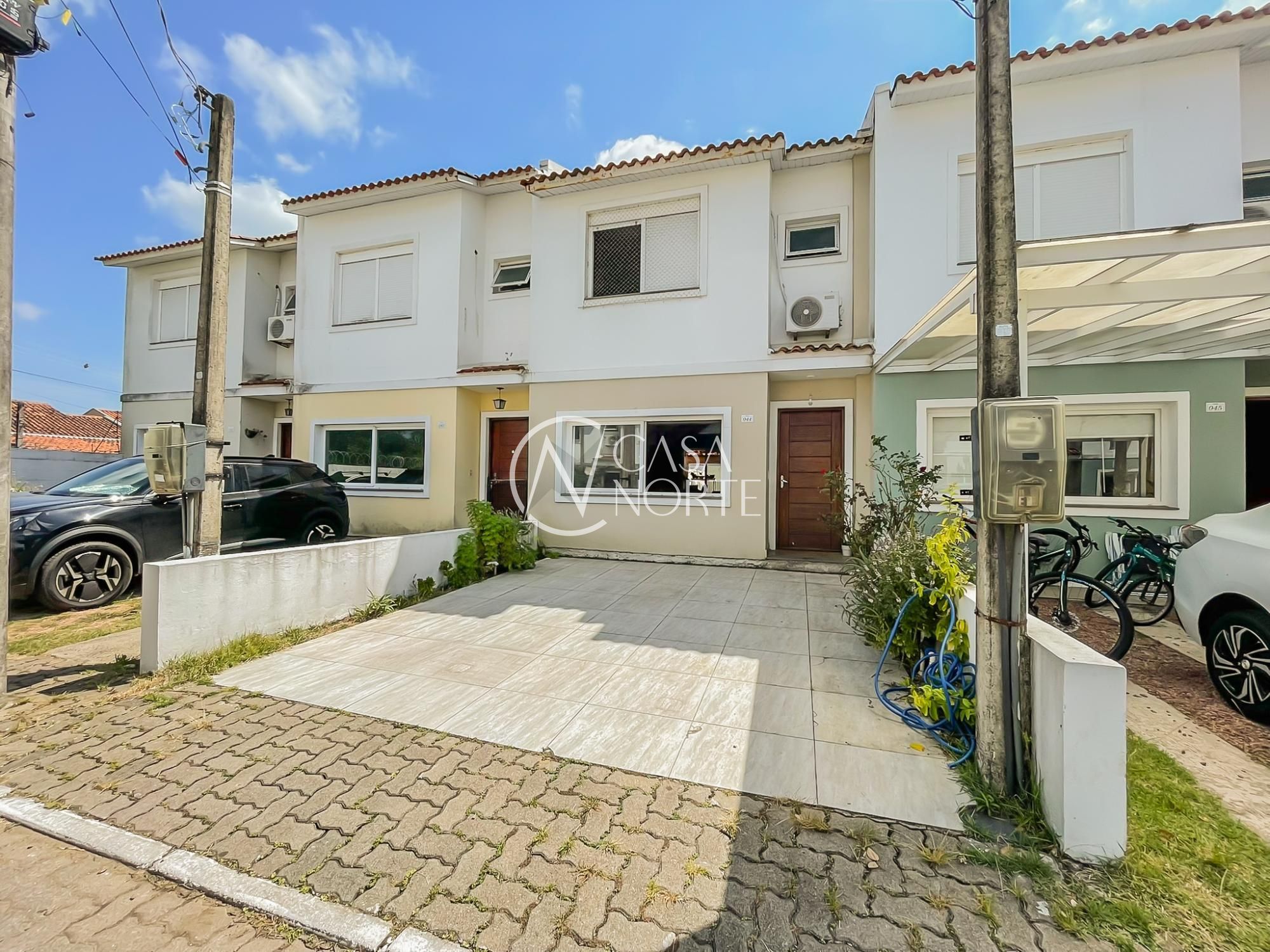 Casa de Condomínio à venda com 3 quartos, 144m², 1 suíte, 2 vagas, Avenida Edgar Pires de Castro no bairro Hípica em Porto Alegre