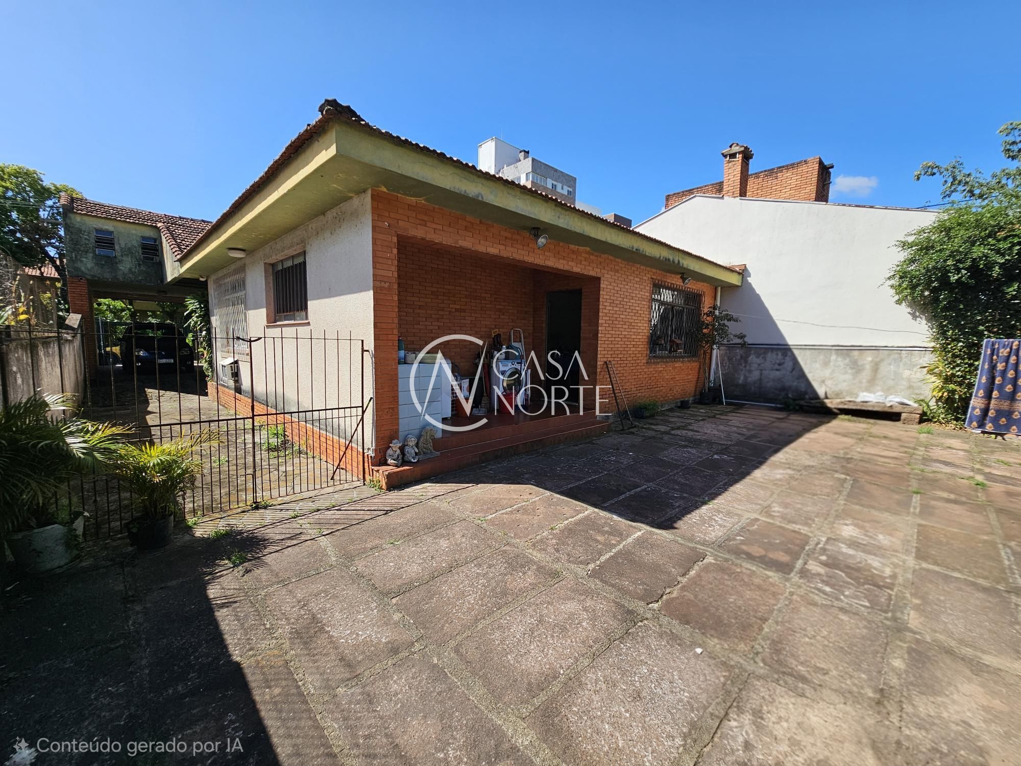 Casa à venda com 3 quartos, 265m², 2 vagas, Rua Doutor Armando Barbedo no bairro Tristeza em Porto Alegre