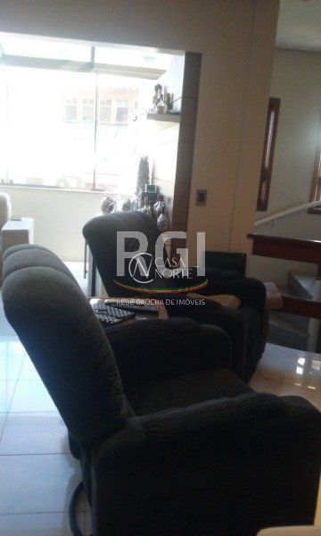 Casa de Condomínio à venda com 3 quartos, 240m², 1 suíte, 2 vagas, João Mendes Ouriques no bairro Jardim Isabel em Porto Alegre