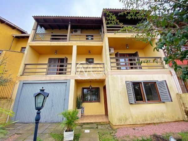 Casa à venda com 5 quartos, 359m², 3 suítes, Rua Moacyr Godoy Ilha no bairro Espírito Santo em Porto Alegre